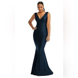 NWT Cynthia & Sahar Midnight Navy Full Length Stretch Satin V-neck Dress, size M